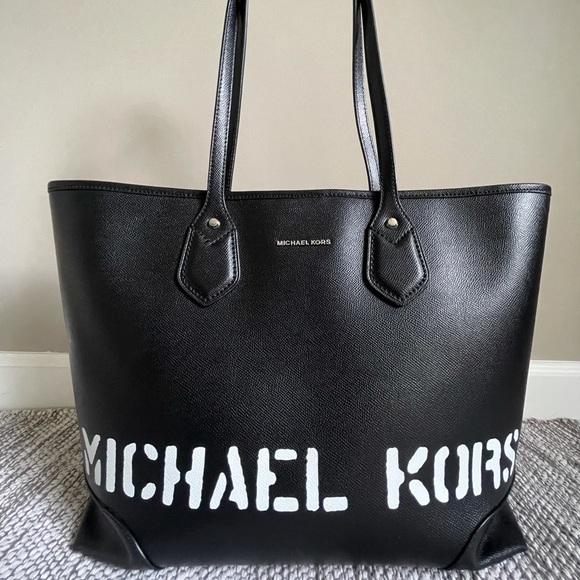 Michael Kors Handbags - Michael Kors Tote (Like New!)